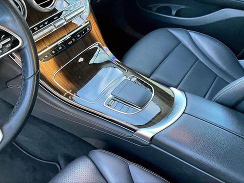 Used 2020 Mercedes-Benz GLC 300 image 17