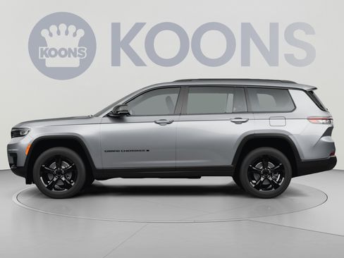 Used 2023 Jeep Grand Cherokee Altitude AWD/4WD image 2