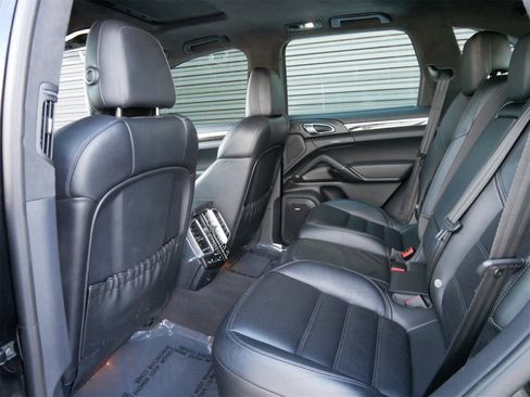 Used 2014 Porsche Cayenne Turbo image 11