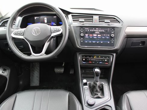 Certified 2022 Volkswagen Tiguan SE w/ Panoramic Sunroof Package image 21