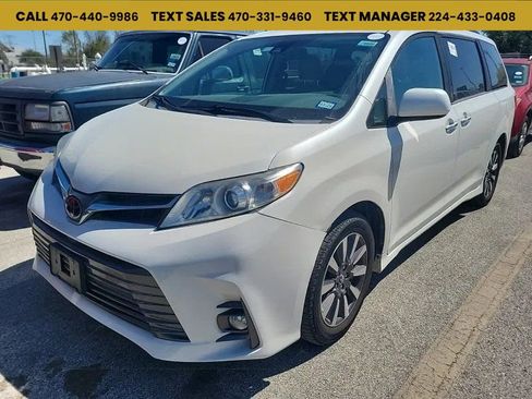 Used 2019 Toyota Sienna XLE w/ XLE Navigation Package image 1