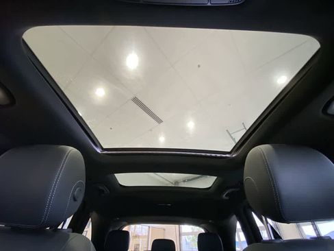 Used 2018 Mercedes-Benz GLC 300 4MATIC image 24