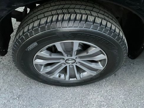 Used 2018 Nissan Titan SL image 9