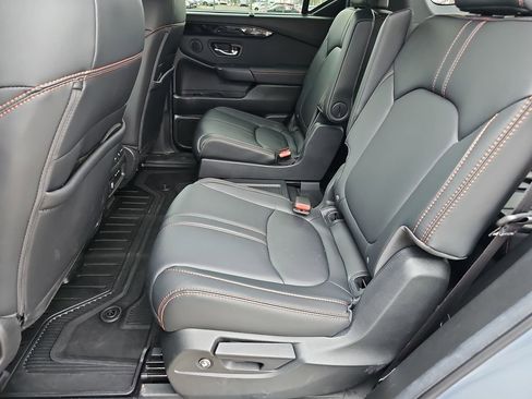 Used 2025 Honda Pilot TrailSport image 15