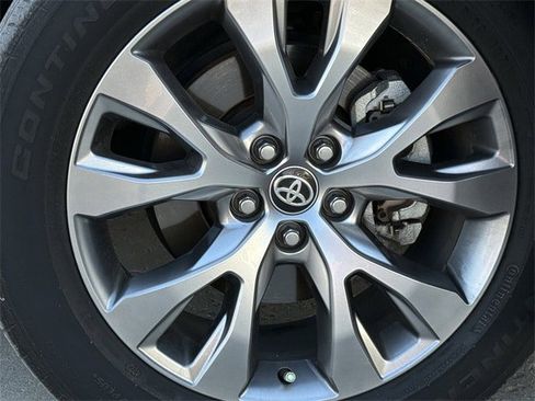 Used 2024 Toyota Grand Highlander Limited image 9