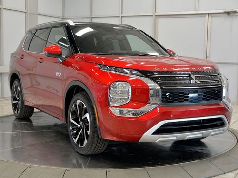 Used 2025 Mitsubishi Outlander SEL image 2