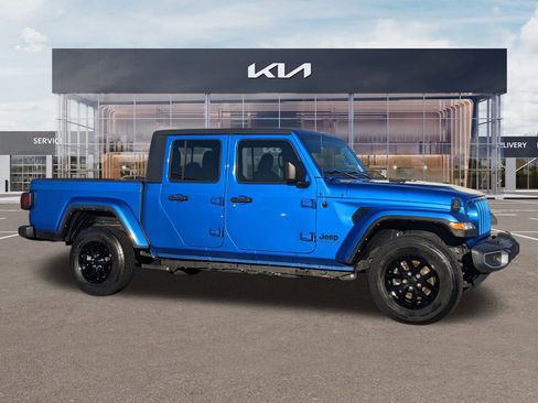 Used 2021 Jeep Gladiator Sport image 2