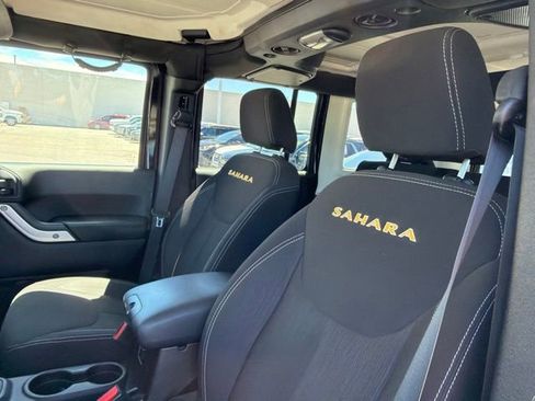 Used 2015 Jeep Wrangler Unlimited Sahara w/ Connectivity Group AWD/4WD image 14