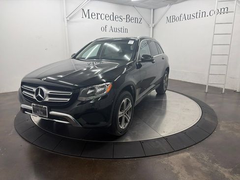 Used 2018 Mercedes-Benz GLC 300 4MATIC image 3