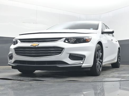 Used 2018 Chevrolet Malibu LT FWD image 25