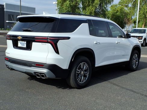 Used 2025 Chevrolet Traverse LT w/ Driver Confidence Package FWD image 5
