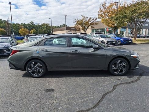 New 2025 Hyundai Elantra Limited image 3