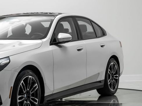 Used 2026 BMW 530i xDrive AWD/4WD image 3