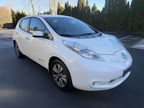 Used 2016 Nissan Leaf SL w/ Premium Package image 3