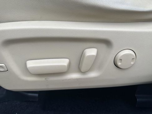 Used 2015 Toyota Highlander XLE image 19