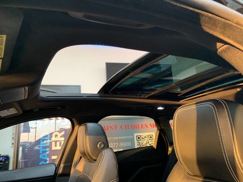 Used 2017 Jaguar F-PACE R-Sport image 9