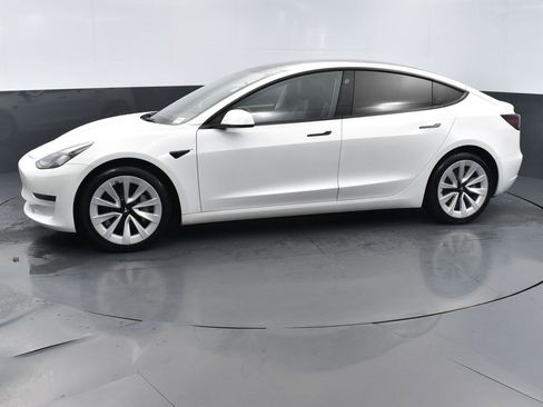 Used 2023 Tesla Model 3 Standard Range image 17