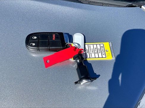 Used 2018 Jeep Grand Cherokee Laredo image 11