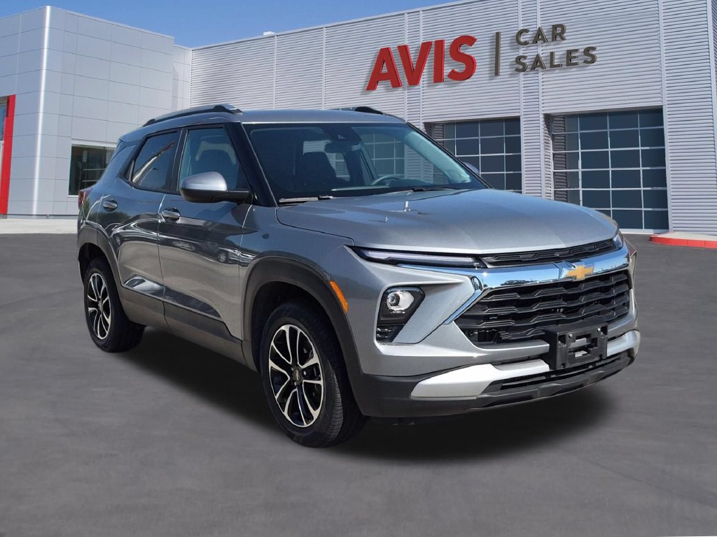 Used 2025 Chevrolet TrailBlazer LT AWD/4WD image 3
