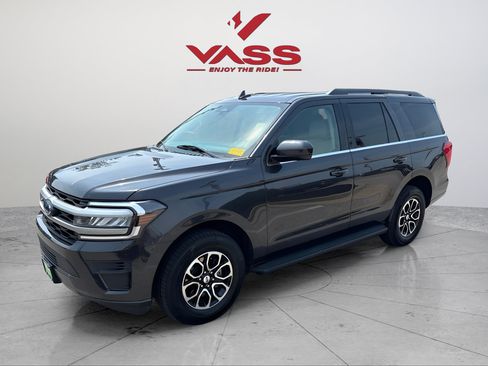 Used 2024 Ford Expedition XLT RWD image 1