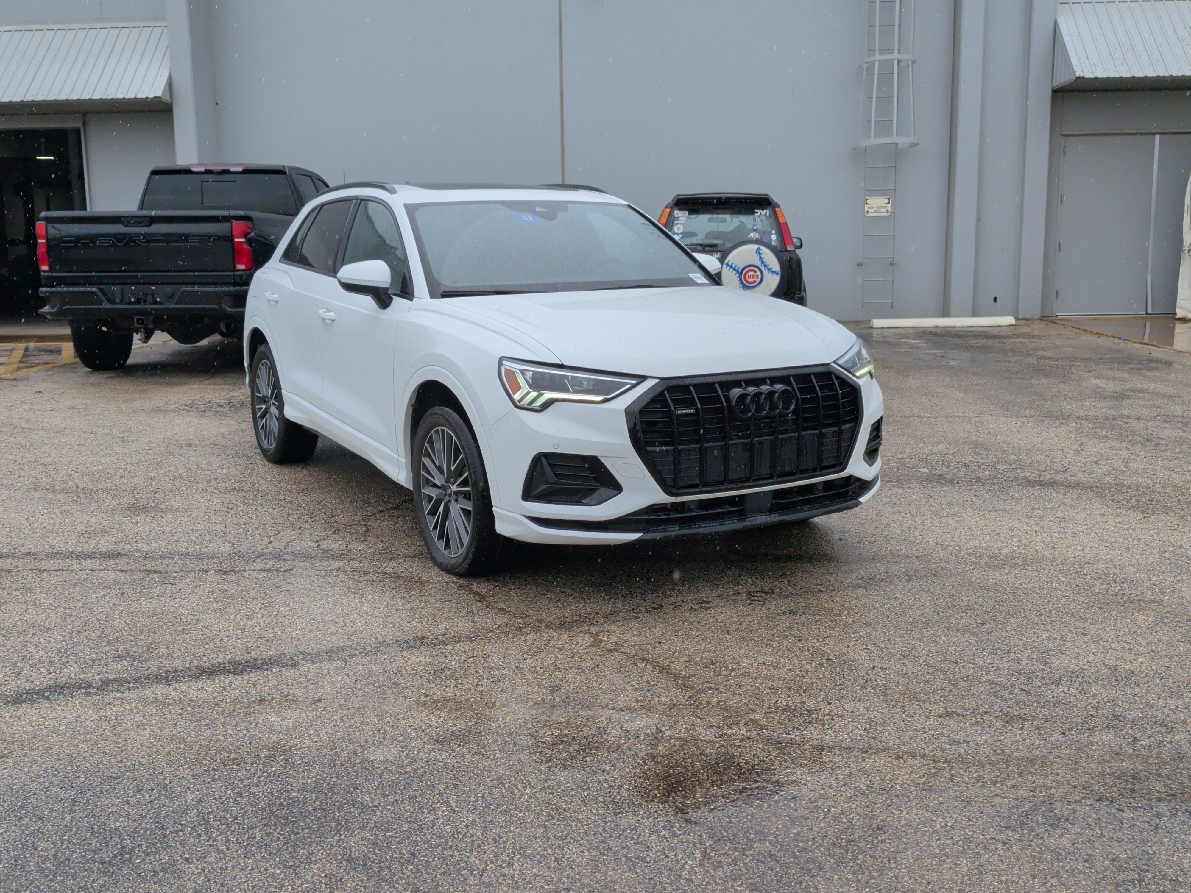 Certified 2023 Audi Q3 2.0T Premium w/ Convenience Package AWD/4WD image 2