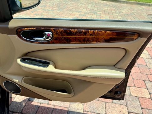 Used 2006 Jaguar XJ Vanden Plas image 21