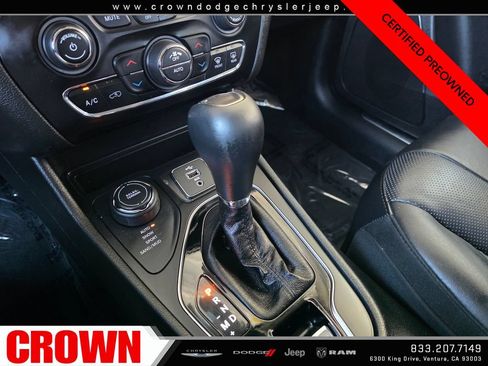 Certified 2019 Jeep Cherokee Overland w/ Technology Group AWD/4WD image 26