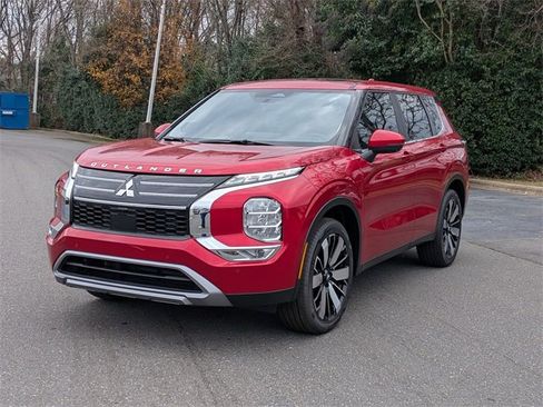 New 2025 Mitsubishi Outlander SE image 7