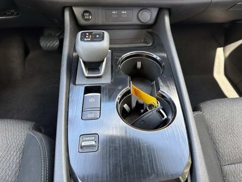 Used 2024 Nissan Rogue SV FWD image 28