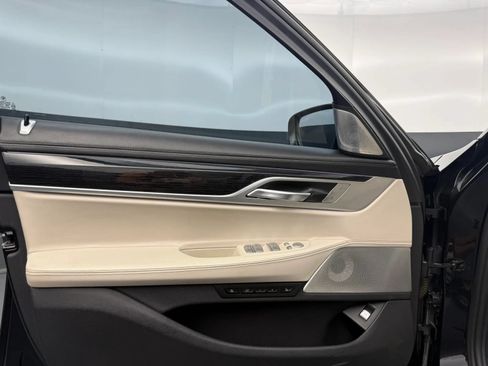 Used 2019 BMW 750i xDrive w/ Executive Package AWD/4WD image 10