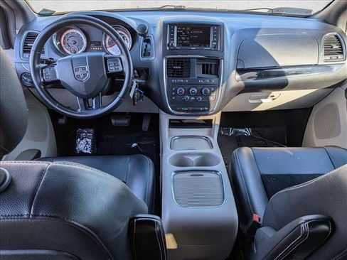 Used 2018 Dodge Grand Caravan SXT FWD image 14