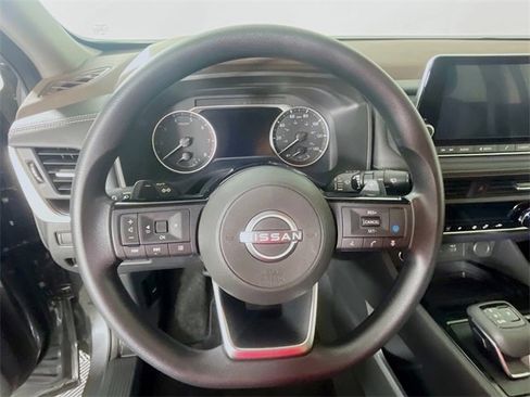 Used 2023 Nissan Rogue SV image 12