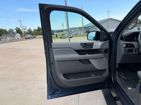 Used 2019 Lincoln Navigator Reserve AWD/4WD image 12
