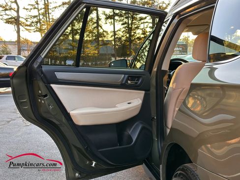 Used 2019 Subaru Outback 2.5i Premium image 24