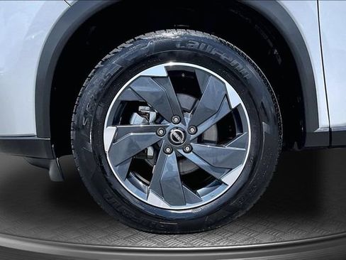 Used 2025 Nissan Rogue SV AWD/4WD image 30