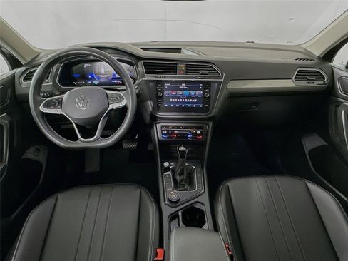 Used 2024 Volkswagen Tiguan SE AWD/4WD image 30