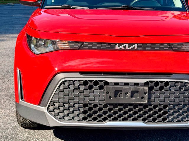 Used 2025 Kia Soul LX FWD image 12