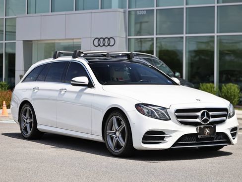 Used 2017 Mercedes-Benz E 400 4MATIC Wagon image 2