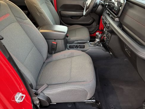 Used 2025 Jeep Wrangler Unlimited Rubicon image 14