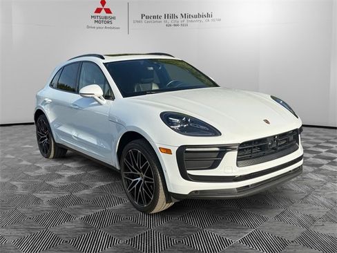 Used 2023 Porsche Macan image 3