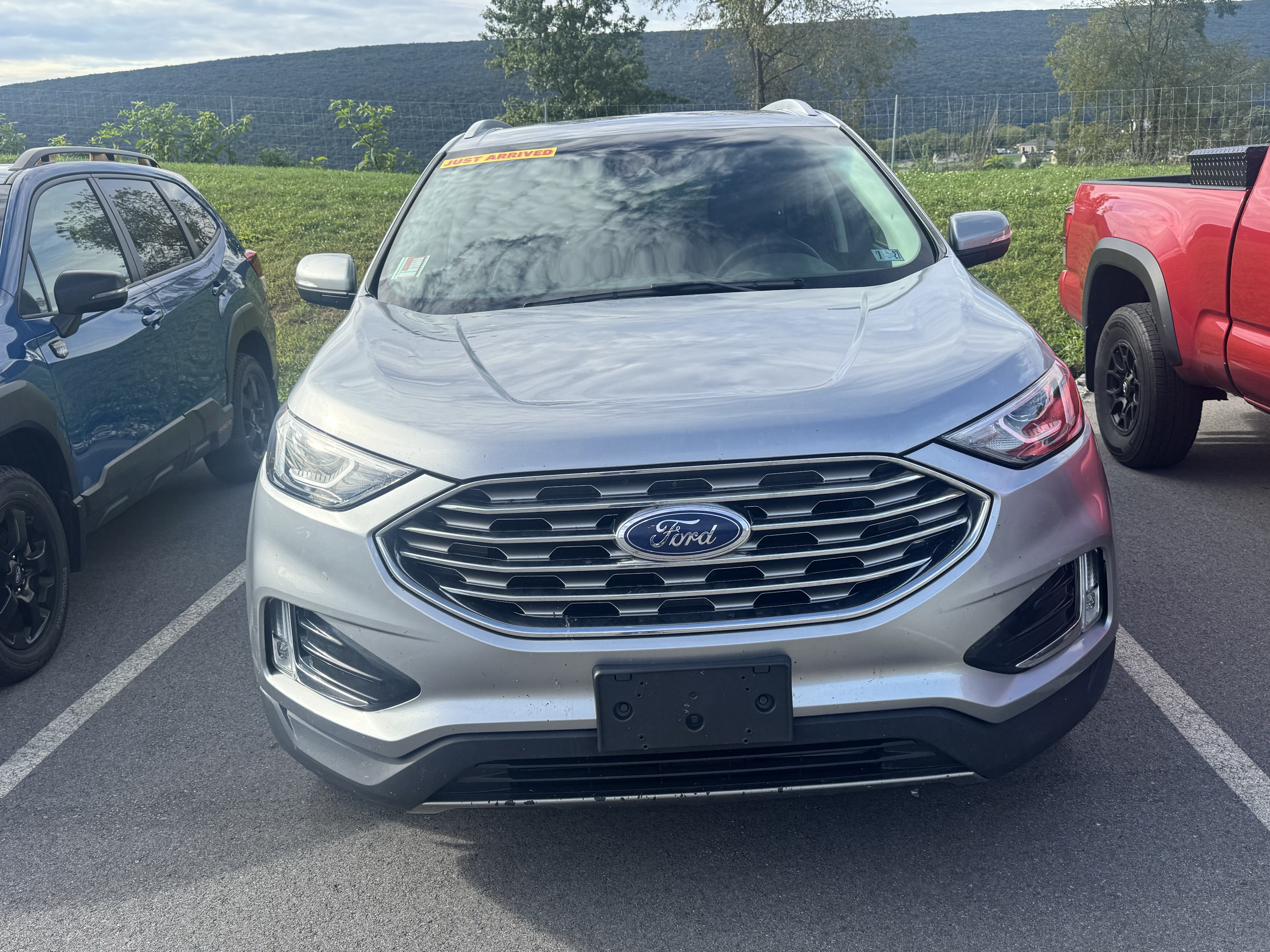 Used 2020 Ford Edge SEL w/ Convenience Package AWD/4WD image 2