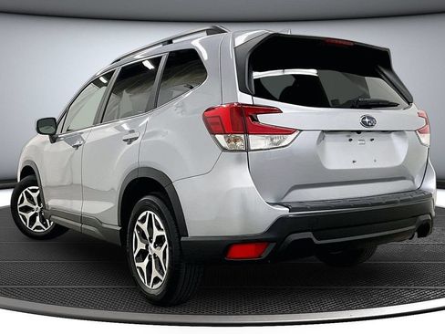 Used 2019 Subaru Forester Premium AWD/4WD image 3