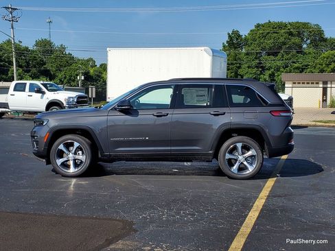 New 2025 Jeep Grand Cherokee Limited w/ Luxury Tech Group II image 9