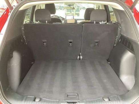 Used 2022 Ford Escape SE w/ SE Sport Appearance Package image 10