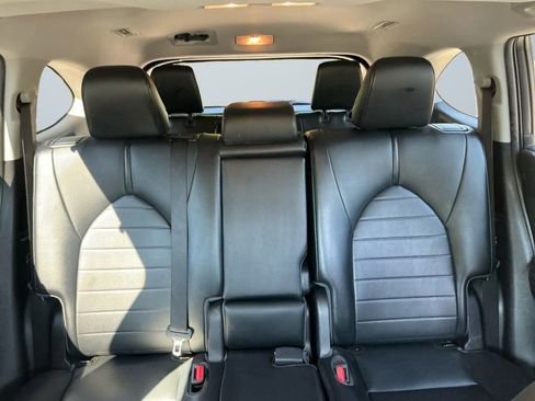 Used 2021 Toyota Highlander XLE AWD/4WD image 14