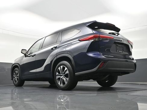Used 2021 Toyota Highlander XLE FWD image 27