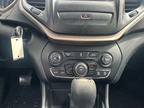 Used 2015 Jeep Cherokee Latitude image 19