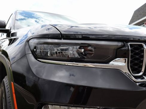 New 2025 Jeep Grand Cherokee Limited image 4