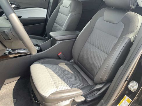 Used 2025 Chevrolet Trax LT w/ Driver Confidence Package FWD image 19