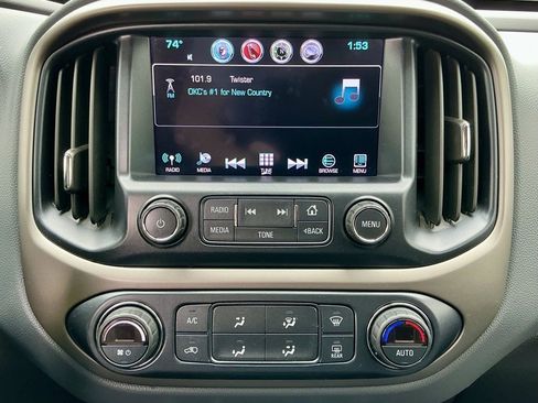 Used 2017 Chevrolet Colorado Z71 image 34